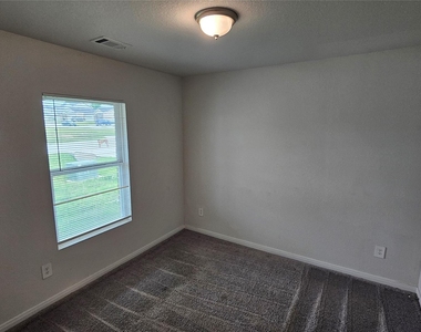 14214 Green Wing Circle - Photo Thumbnail 4