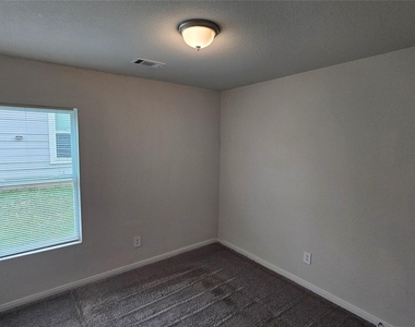 14214 Green Wing Circle - Photo Thumbnail 3