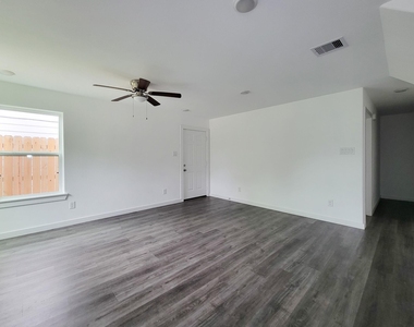 8122 Sterling Shire Street - Photo Thumbnail 13