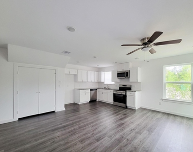 8122 Sterling Shire Street - Photo Thumbnail 6