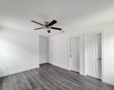8122 Sterling Shire Street - Photo Thumbnail 18