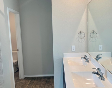 4227 Isoletta Court - Photo Thumbnail 9