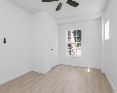 16016 Green Manor Drive - Photo Thumbnail 9