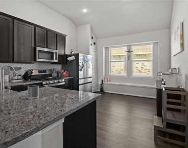 622 Little Cypress Lane - Photo Thumbnail 8