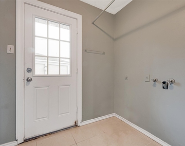 11826 Oceanview Street - Photo Thumbnail 12