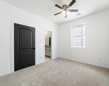 4309 Larkspur Street - Photo Thumbnail 12
