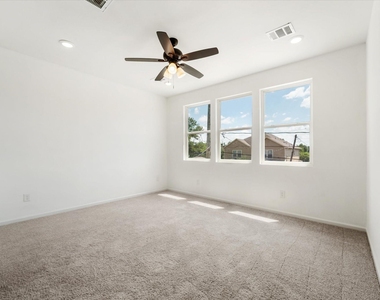 4309 Larkspur Street - Photo Thumbnail 6