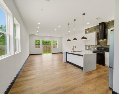4439 Gunter Street - Photo Thumbnail 2