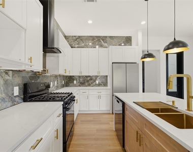 4439 Gunter Street - Photo Thumbnail 3