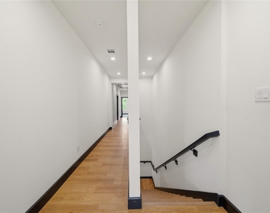 4439 Gunter Street - Photo Thumbnail 8