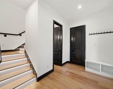 4439 Gunter Street - Photo Thumbnail 7