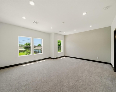 4439 Gunter Street - Photo Thumbnail 9