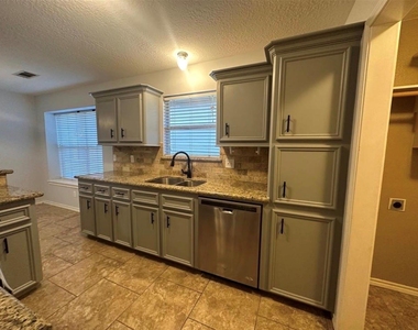 105 Harbor Court Drive - Photo Thumbnail 8