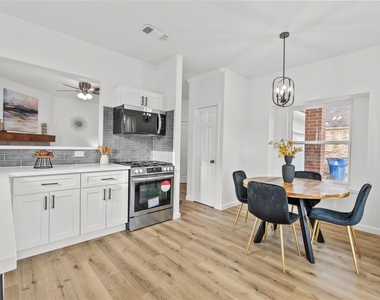 617 Prairie Ln - Photo Thumbnail 2
