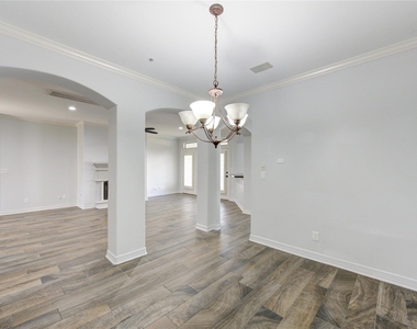 4340 Lake Walk Court - Photo Thumbnail 8