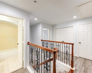 4340 Lake Walk Court - Photo Thumbnail 23