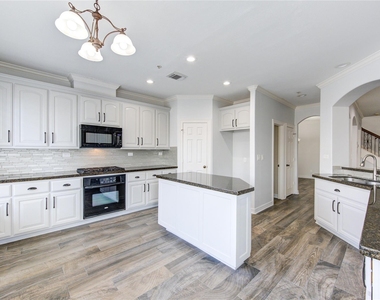4340 Lake Walk Court - Photo Thumbnail 16