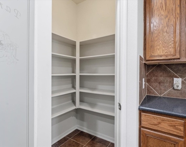 9954 Knob Hollow Way - Photo Thumbnail 12