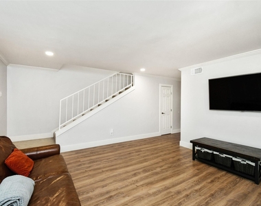 6426 Kentwick Drive - Photo Thumbnail 2