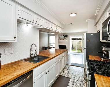 6426 Kentwick Drive - Photo Thumbnail 11