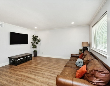 6426 Kentwick Drive - Photo Thumbnail 3