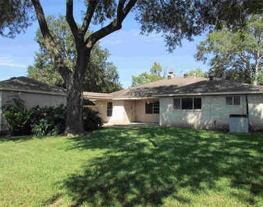 3219 Ashmont Lane - Photo Thumbnail 17