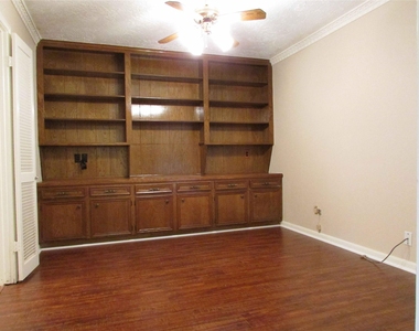 3219 Ashmont Lane - Photo Thumbnail 6