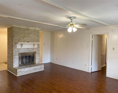 3219 Ashmont Lane - Photo Thumbnail 7