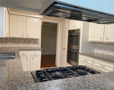 3219 Ashmont Lane - Photo Thumbnail 4