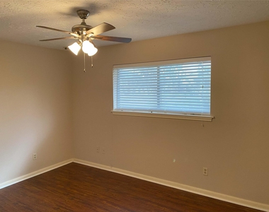 3219 Ashmont Lane - Photo Thumbnail 11