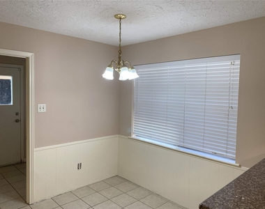 3219 Ashmont Lane - Photo Thumbnail 2