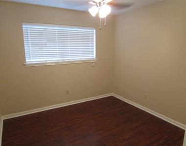 3219 Ashmont Lane - Photo Thumbnail 10