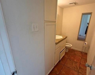 8306 Oakhaven Road - Photo Thumbnail 7