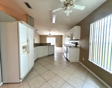 4760 Manchester Drive - Photo Thumbnail 6