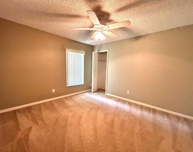 4760 Manchester Drive - Photo Thumbnail 10