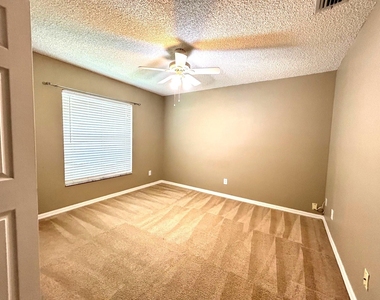 4760 Manchester Drive - Photo Thumbnail 13