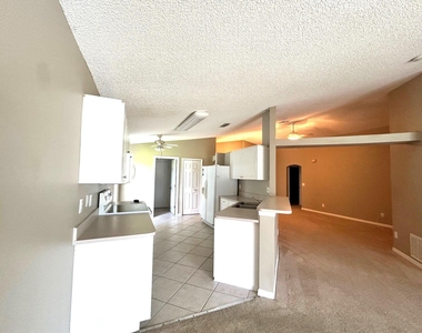 4760 Manchester Drive - Photo Thumbnail 4