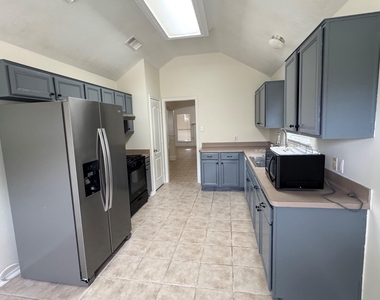21111 Woodland Green Drive - Photo Thumbnail 7