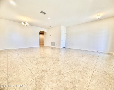 1385 Fuji Drive - Photo Thumbnail 3