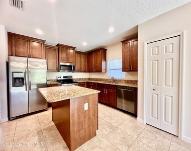 1385 Fuji Drive - Photo Thumbnail 5