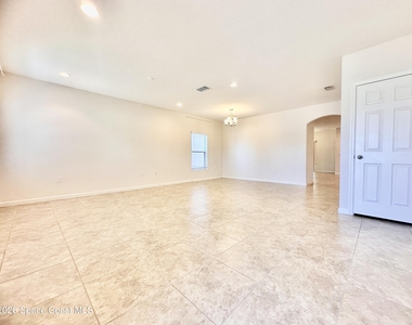 1385 Fuji Drive - Photo Thumbnail 2
