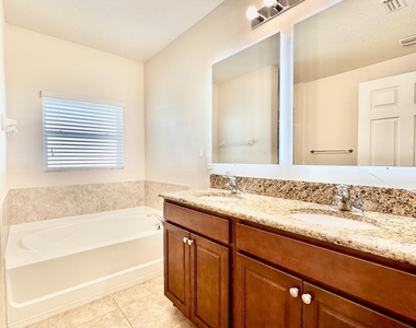 1385 Fuji Drive - Photo Thumbnail 10
