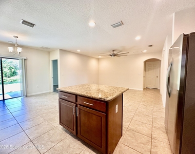 1385 Fuji Drive - Photo Thumbnail 6