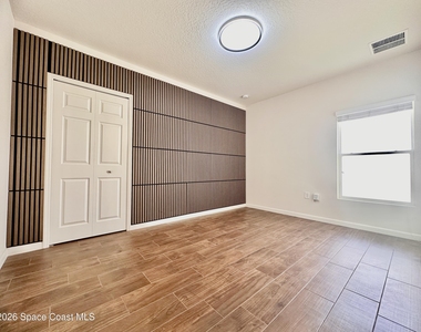 1385 Fuji Drive - Photo Thumbnail 12