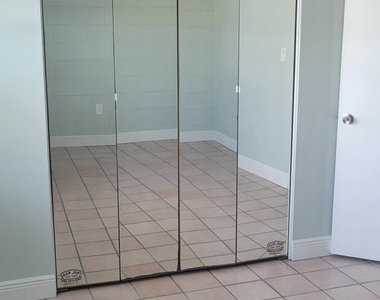 7801 Ridgewood Avenue - Photo Thumbnail 10