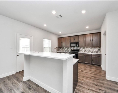 7638 Nevaeh Crest Path - Photo Thumbnail 11