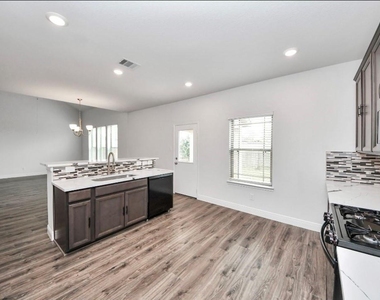7638 Nevaeh Crest Path - Photo Thumbnail 16