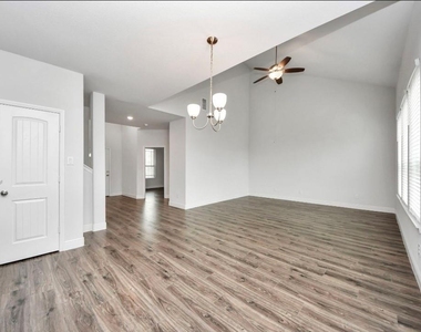 7638 Nevaeh Crest Path - Photo Thumbnail 10