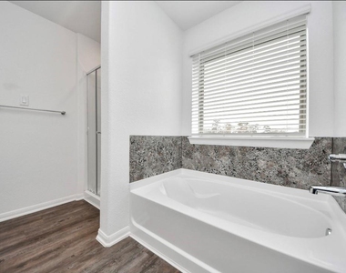 7638 Nevaeh Crest Path - Photo Thumbnail 28