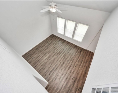 7638 Nevaeh Crest Path - Photo Thumbnail 30